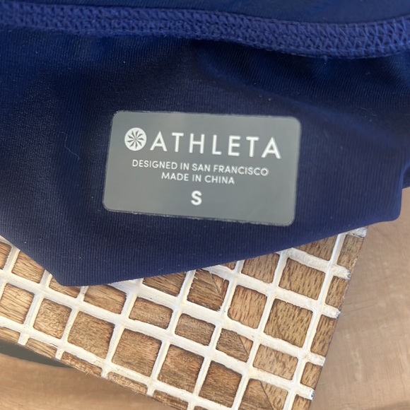 Athleta Tidal Ruched Rashguard - Picture 6 of 9